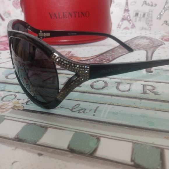Authentic NWOT Valentino Sunglasses Black - Picture 1 of 7